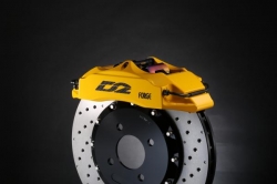 Přední brzdový kit D2 Racing pro Honda Accord 2.0 (07-12), 4-pístkové brzdiče, pevné kotouče 304x28mm