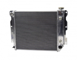 Hlinikový závodní chladič Jap Parts Jeep Wrangler YJ / TJ s motory Chevy V8 (87-06)