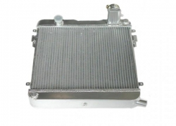 Hlinikový závodní chladič Jap Parts Opel Kadett C 1.9/2.0 S/GT/E (73-79) / Rekord D 1.9/2.0 S/GT/E (72-77)