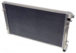 Hlinikový závodní chladič Jap Parts VW Golf 4 (97-06)