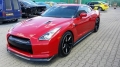 Karbonové držáky znaků na blatnících Weightless Nissan GT-R R35 (08-13)