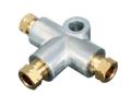 Téčko s výstupy 3x trubka 3/16 (4,75mm) se závity M10 x 1.0 s držákem |